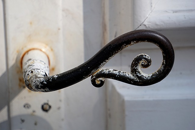 Cabinet knobs and handles