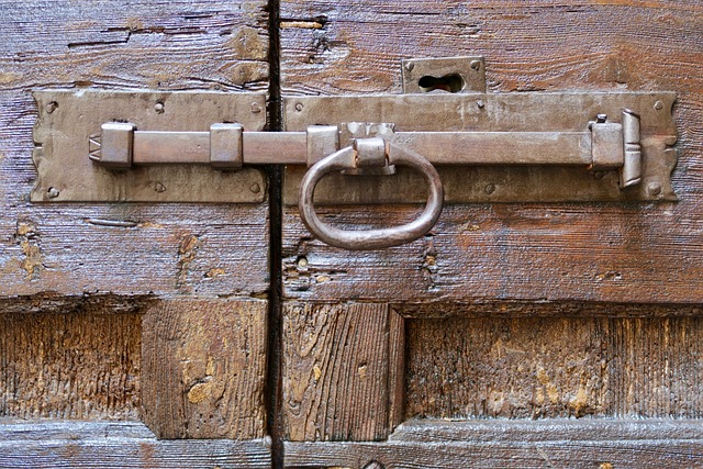 Cabinet knobs and handles