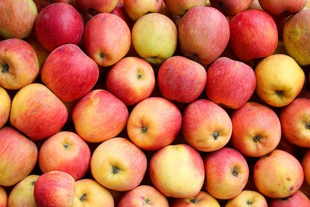 granny-apples-640x480-22448334.jpeg