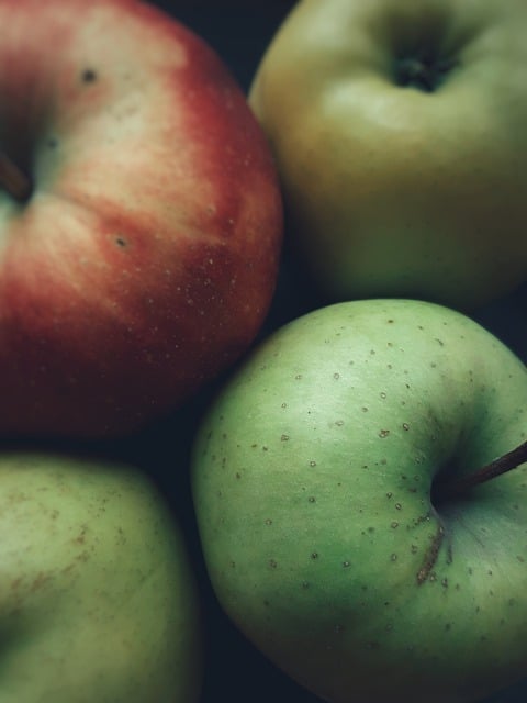 green-apples-640x480-76766274.jpeg