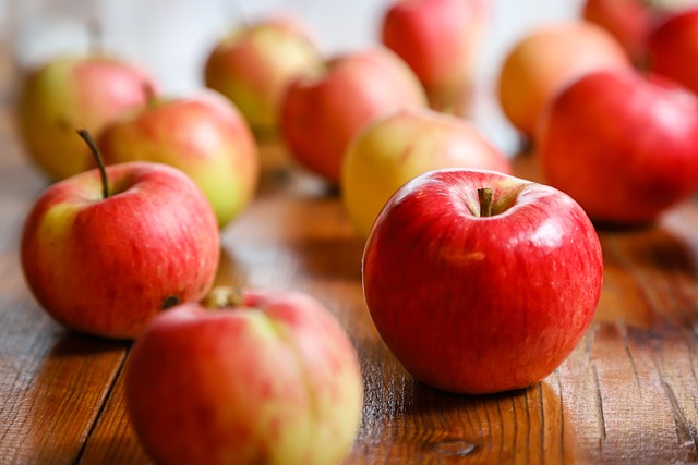 red-apples-640x480-27092644.jpeg