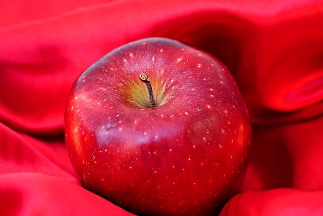 Discovering the Merits of Red Apples: A Guide to Varieties, Nutrition, and Care