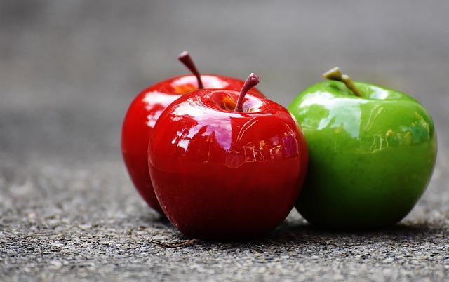 Exploring the Hues and Varieties of Red Apples: A Deep Dive into Their Science and Types