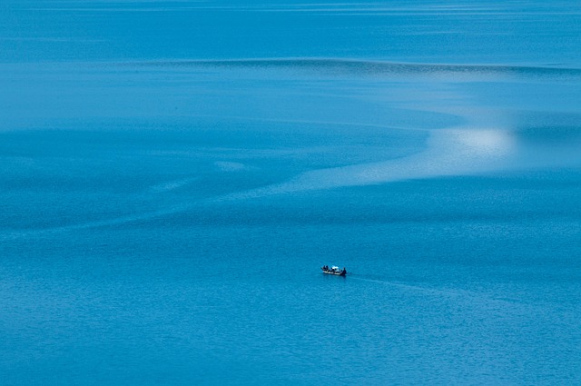 boat-640x480-16004372.jpeg