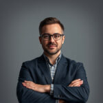 Establishing Tech Authority: Online Strategies for Dominance